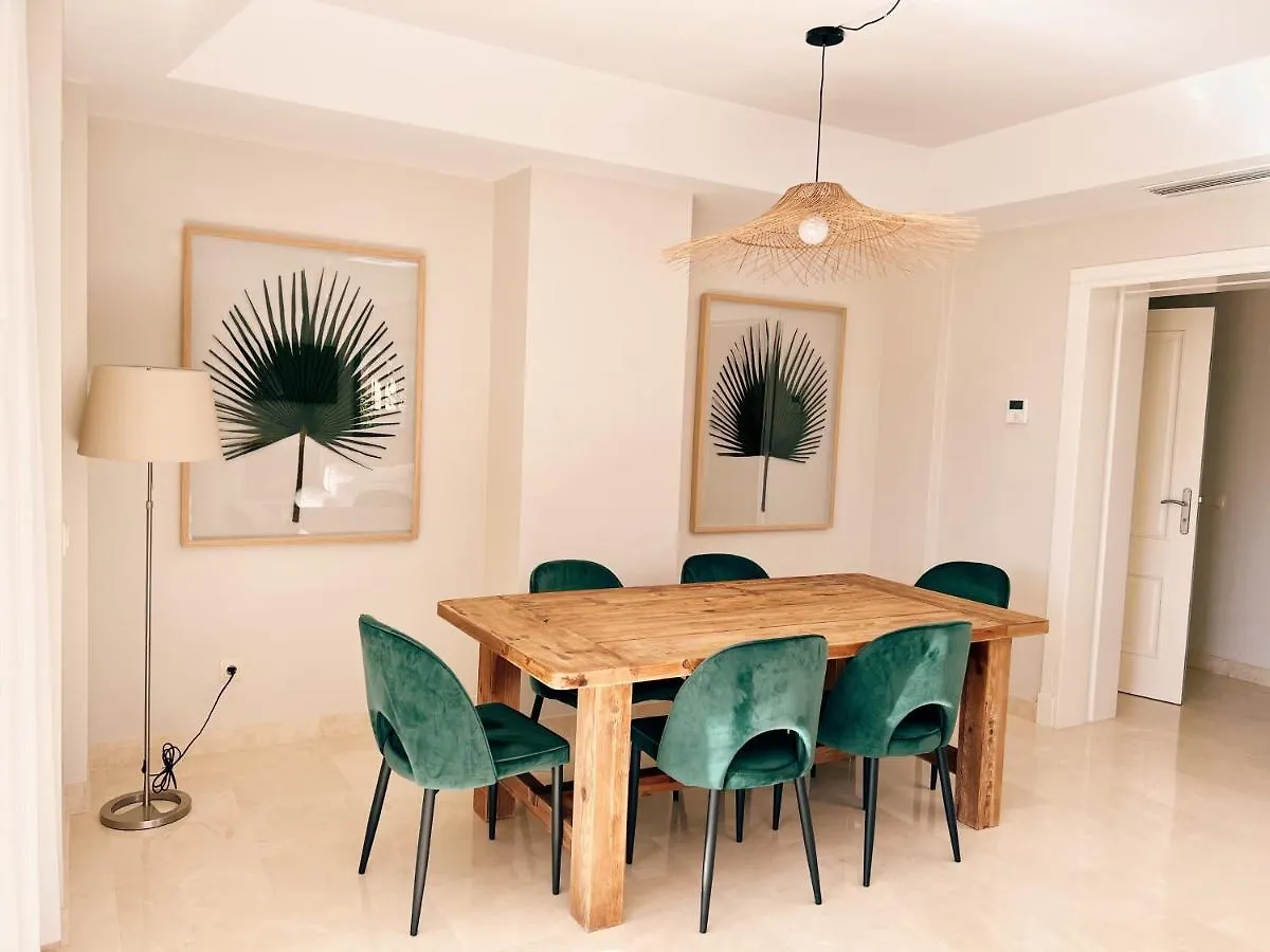 Sotogrande Alboaire- Waterfront Luxury 4 Bedroom Apt In The Marina Of Sotogrande 0*,  Hiszpania
